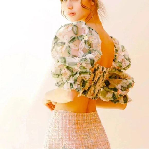 STORiA IVORY AND SAGE SEQUIN BABY DOLL CROP TOP WITH PUFF SLEEVES SIZE SMALL - Picture 2 of 15